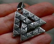 Odin Triangle pendant KJP118-0123